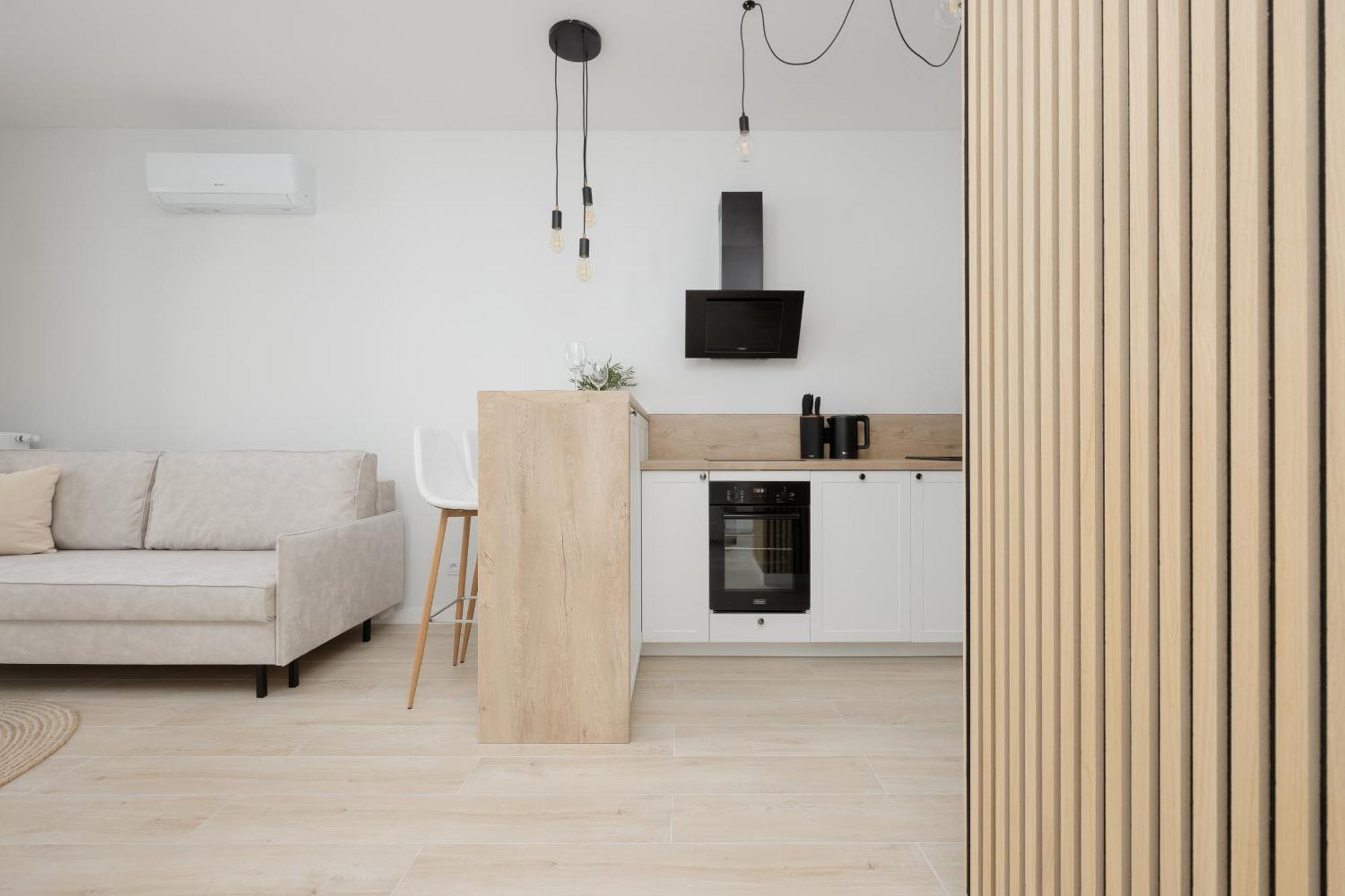 Stylish With Parking By Renters Lägenhet